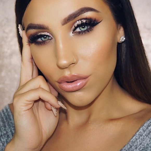 Too Faced Pretty Rich Eyeshadow Palette - Picture 4 of 16